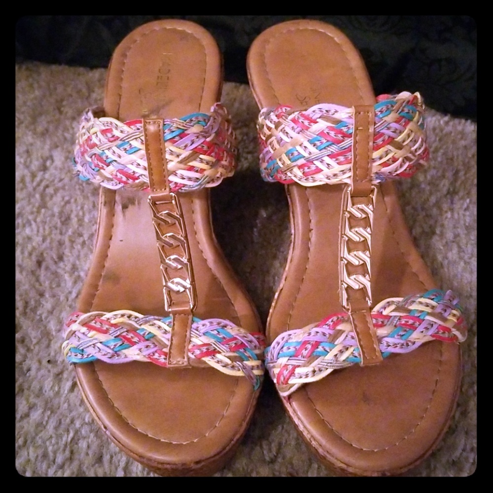 Multicolored tan gold wedges